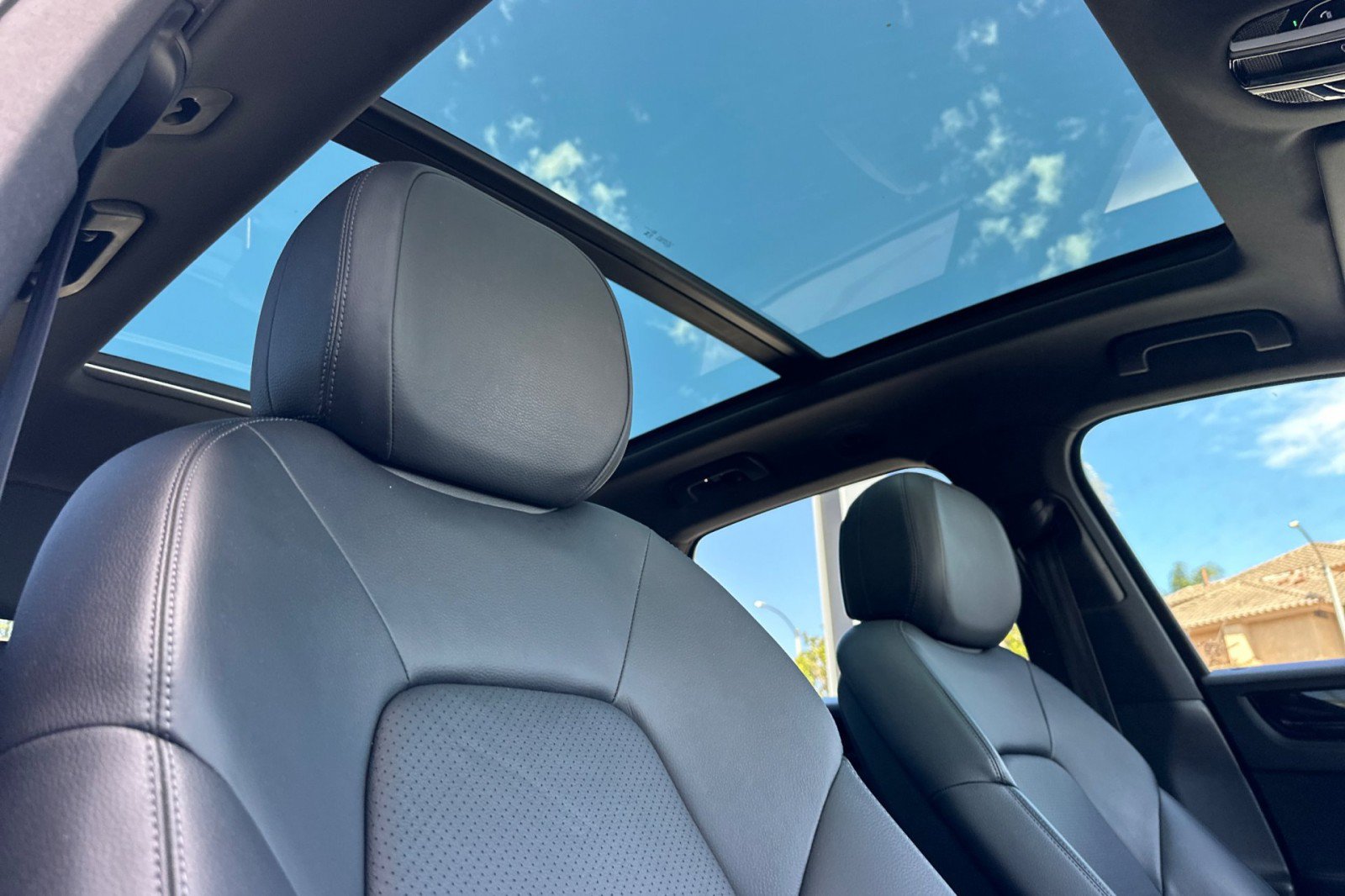 Certified 2023 Porsche Cayenne AWD/4WD image 17