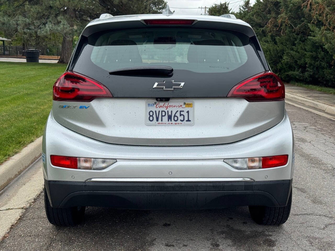 Used 2021 Chevrolet Bolt Premier w/ Infotainment Package FWD image 6