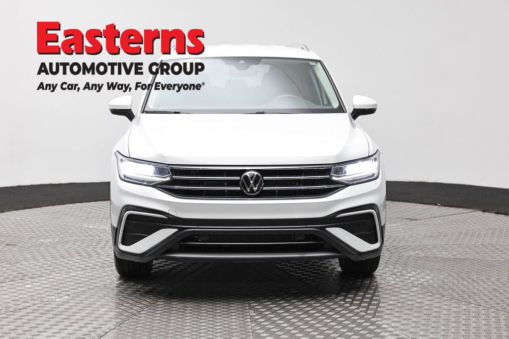 Used 2024 Volkswagen Tiguan SE image 2