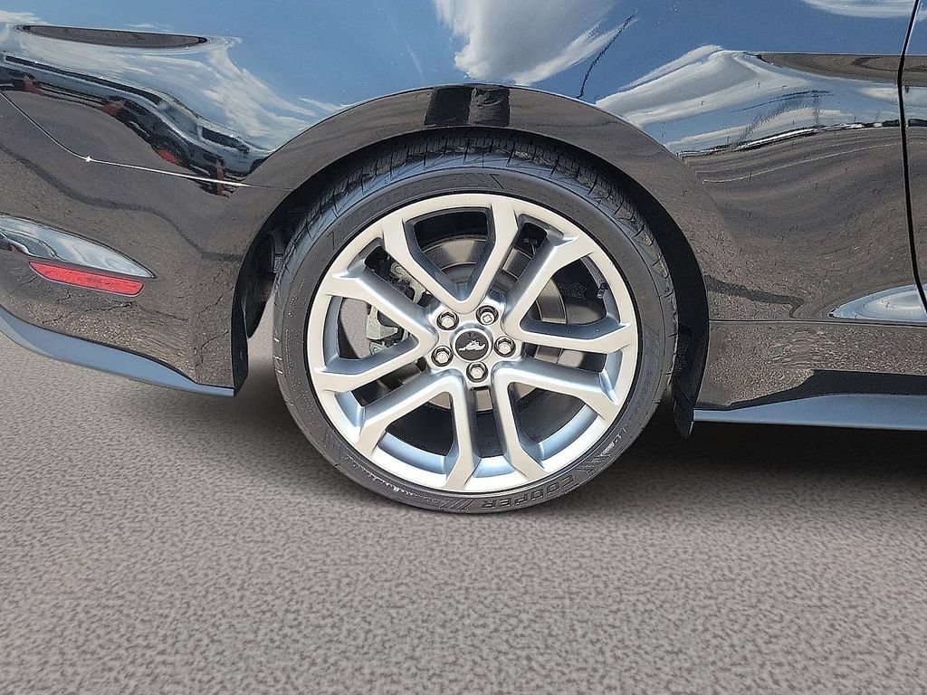 Used 2022 Ford Mustang GT Premium w/ Equipment Group 401A RWD image 7