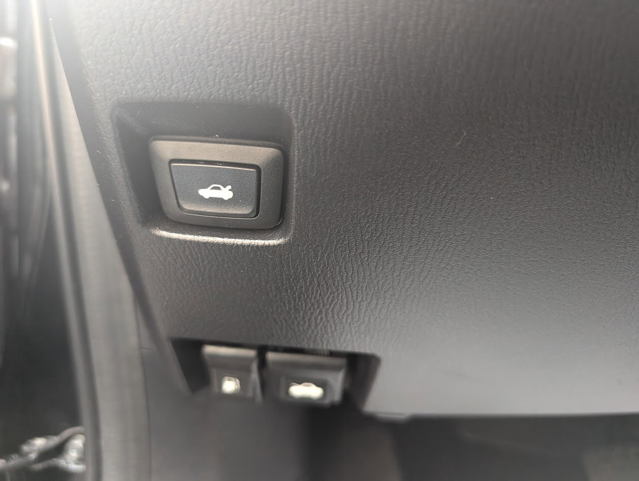 Used 2015 MAZDA MAZDA3 i Sport image 32