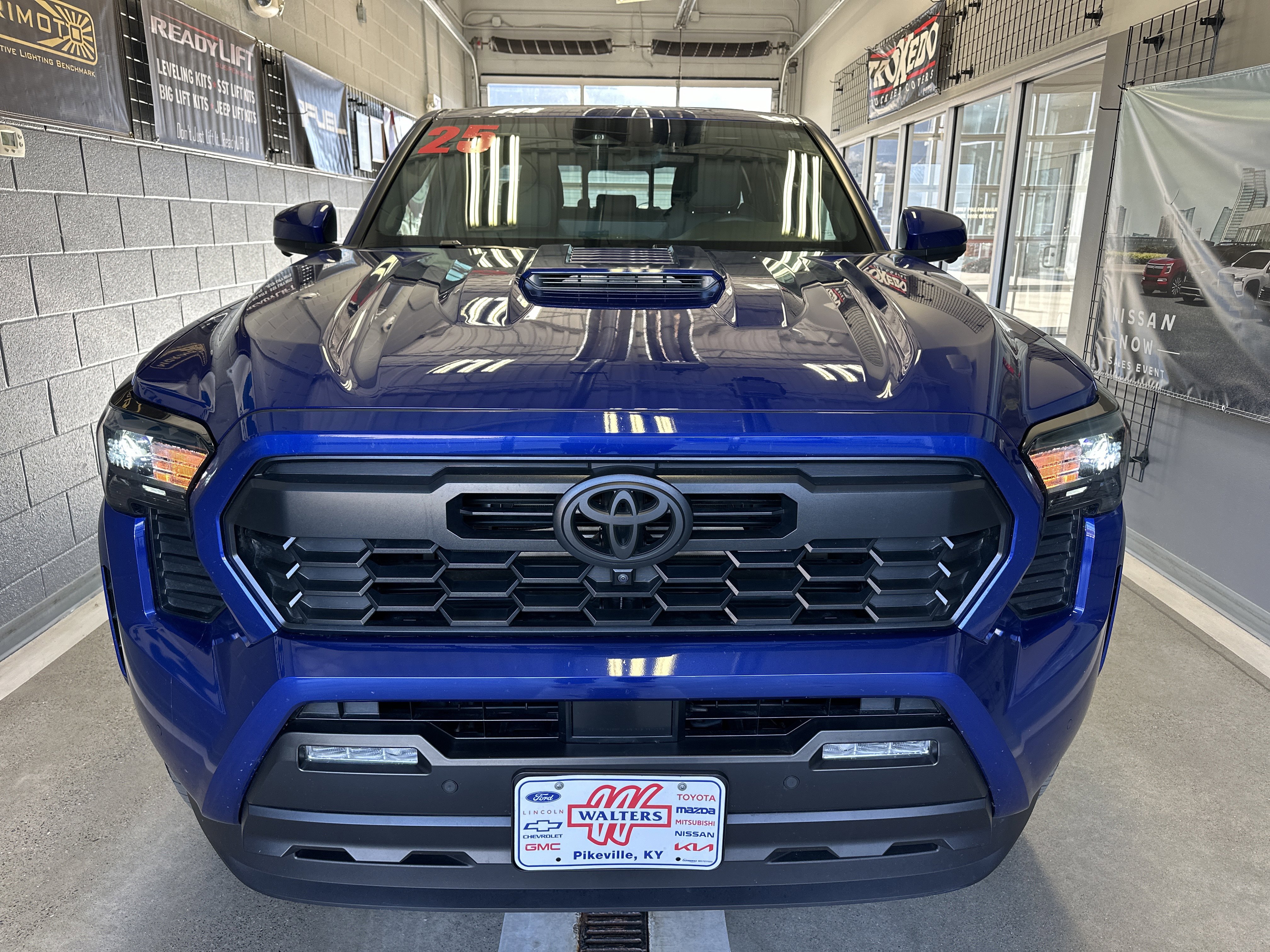 Used 2025 Toyota Tacoma TRD Sport image 5