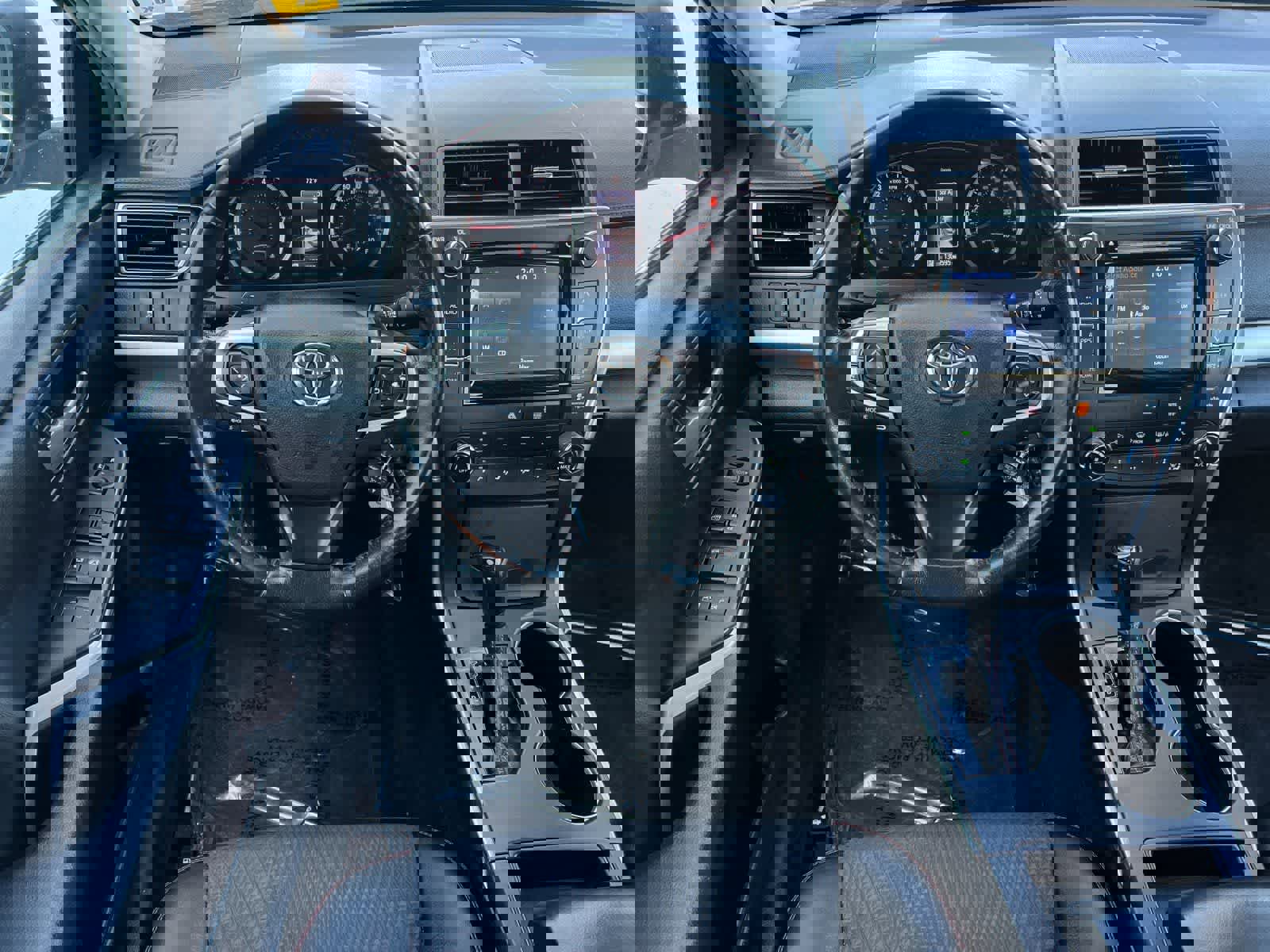 Used 2015 Toyota Camry SE w/ Moonroof Package image 15