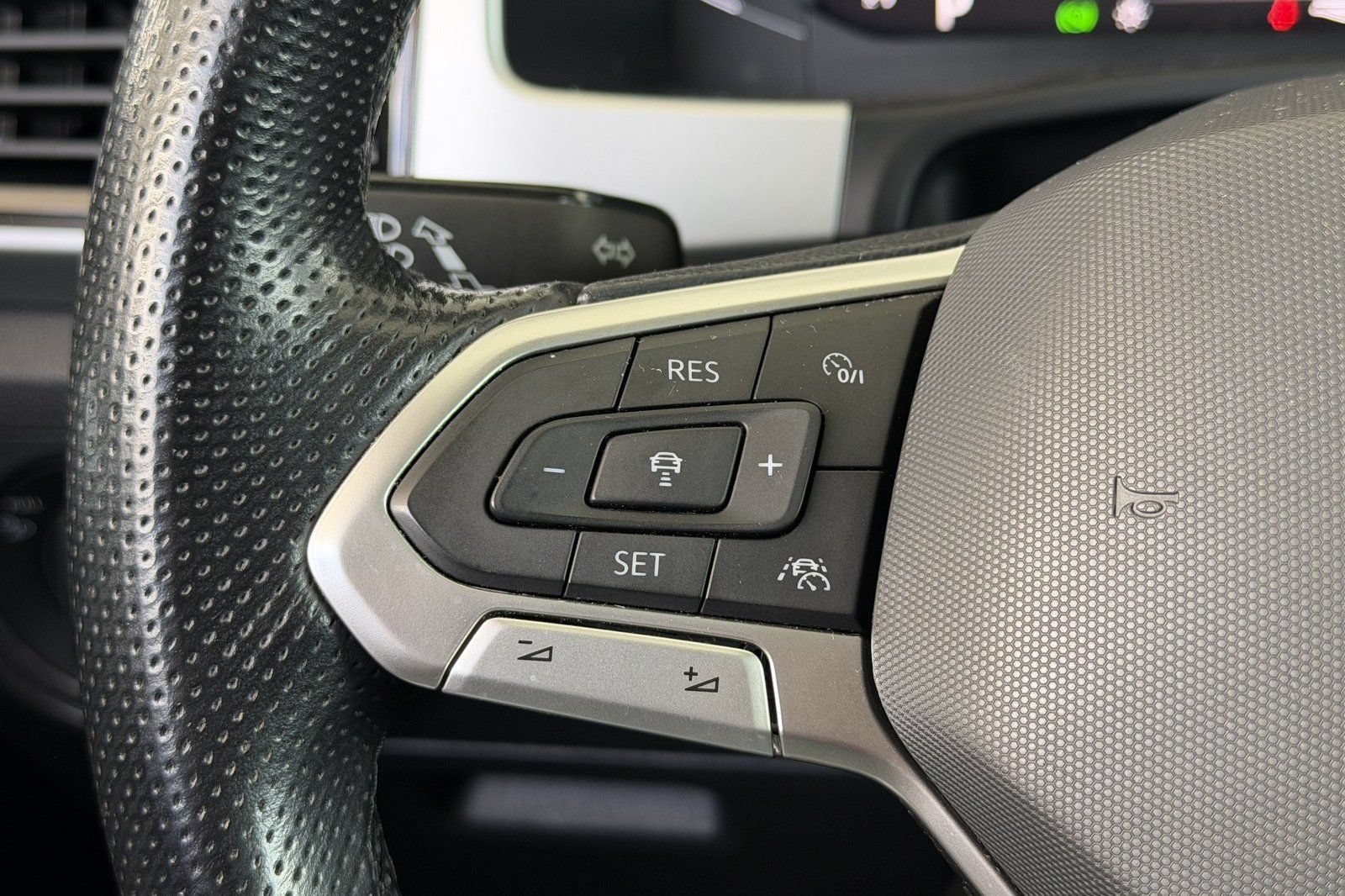 Used 2022 Volkswagen Atlas SEL Premium AWD/4WD image 29