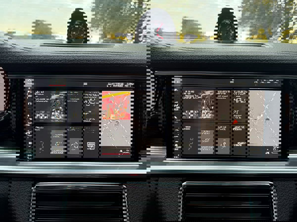 Used 2018 Porsche Panamera 4 image 15