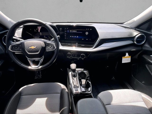 Used 2024 Chevrolet Trax LT w/ Driver Confidence Package FWD image 16
