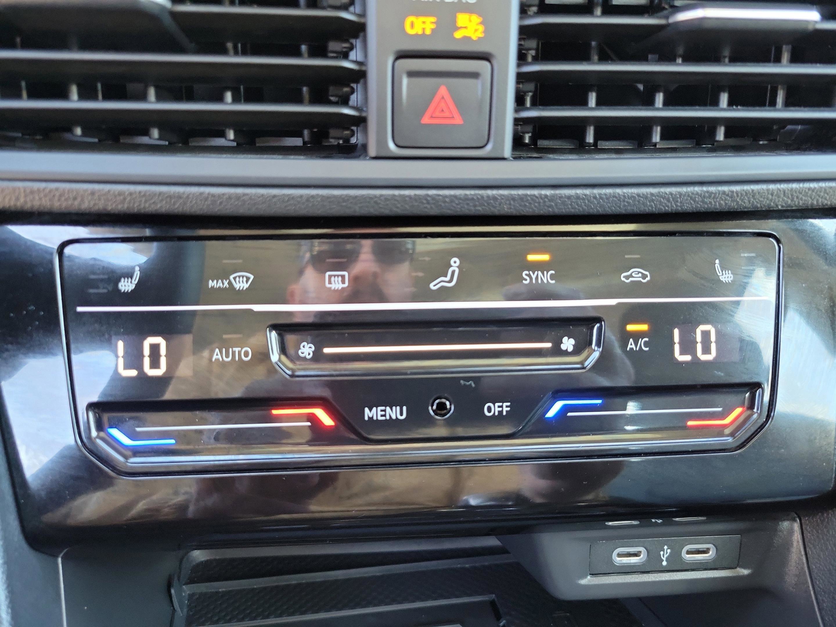 Used 2025 Volkswagen Jetta SE image 28