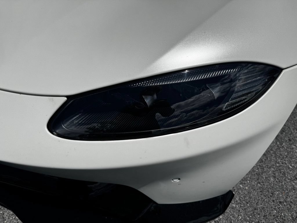 Used 2021 Aston Martin V8 Vantage Coupe RWD image 9
