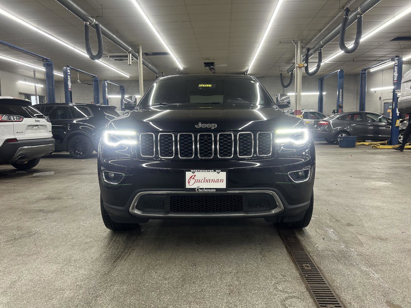 Used 2019 Jeep Grand Cherokee Limited w/ Luxury Group II image 2