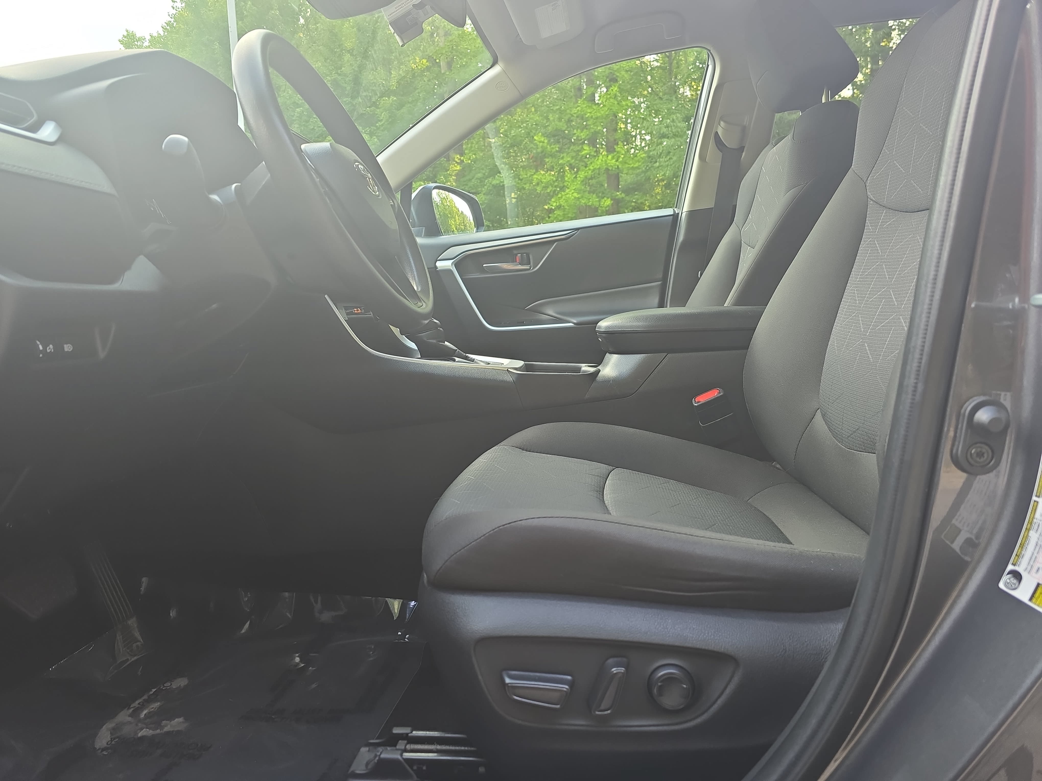Used 2024 Toyota RAV4 XLE AWD/4WD image 14