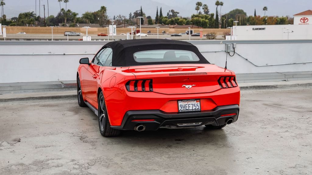 Used 2024 Ford Mustang EcoBoost image 7