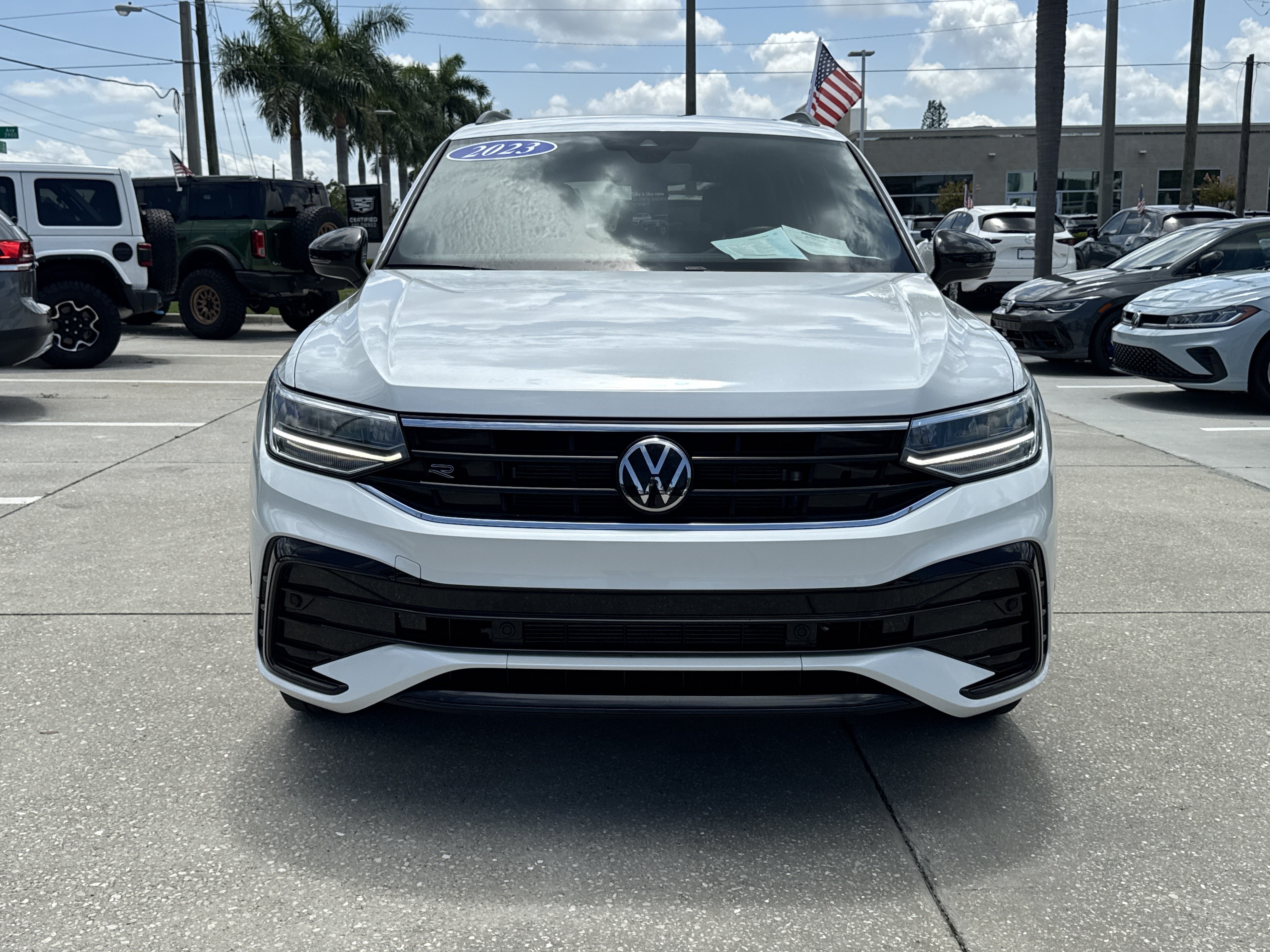 Certified 2023 Volkswagen Tiguan SE R-Line FWD image 2
