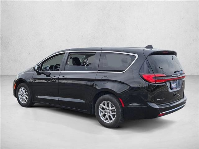 Used 2024 Chrysler Pacifica Touring-L image 8