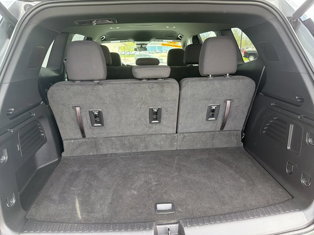 Used 2025 GMC Acadia Elevation FWD image 11