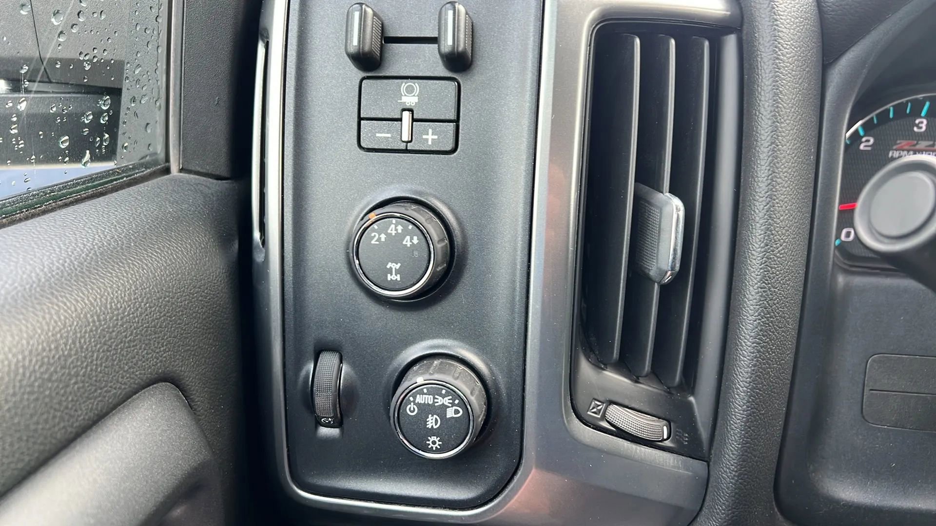 Used 2016 Chevrolet Silverado 2500 LT w/ LT Convenience Package image 24