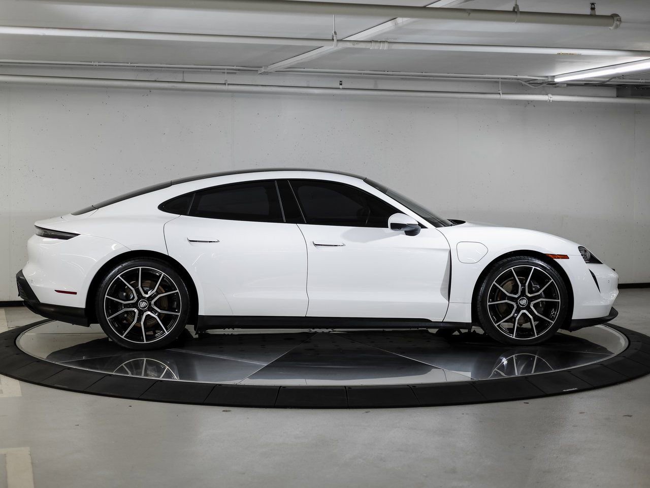 Certified 2022 Porsche Taycan RWD image 8