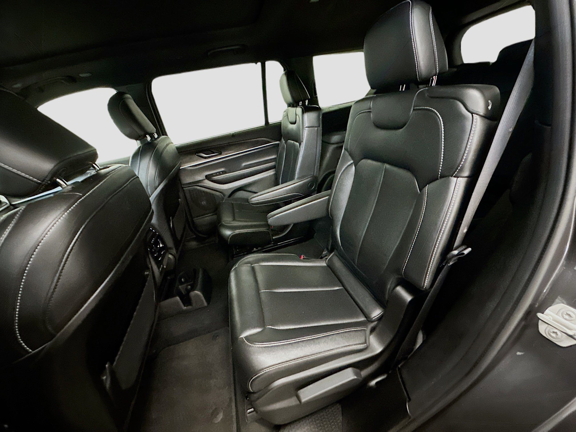 Used 2024 Jeep Grand Cherokee L Limited w/ Luxury Tech Group II image 30