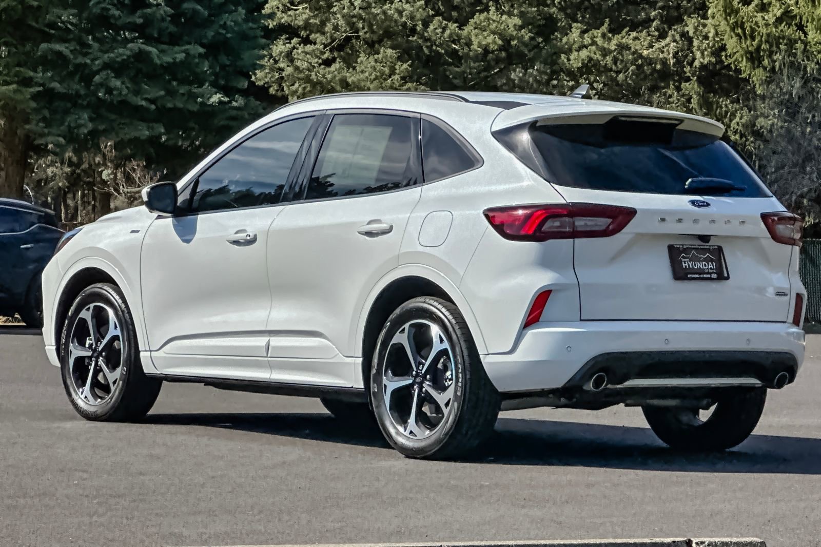 Used 2025 Ford Escape ST-Line Elite w/ Premium Technology Package image 6