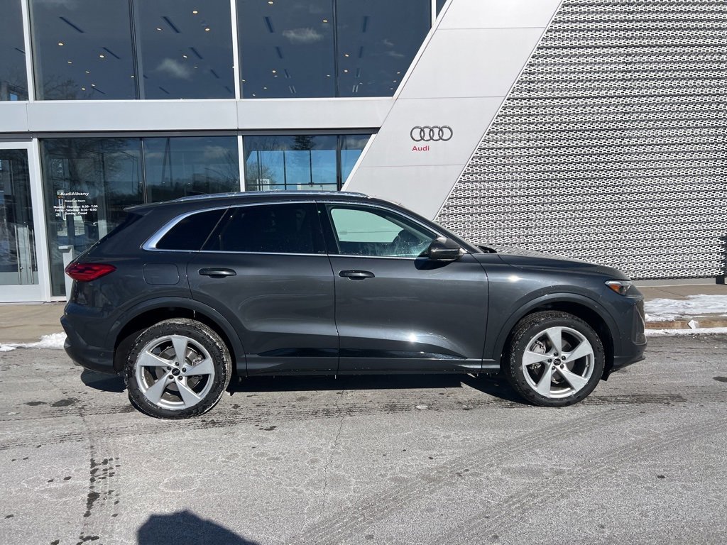 Used 2025 Audi Q5 Premium Plus w/ Premium Plus image 17