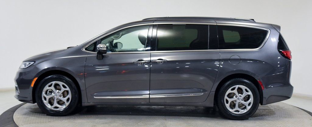 Used 2023 Chrysler Pacifica Limited FWD image 8