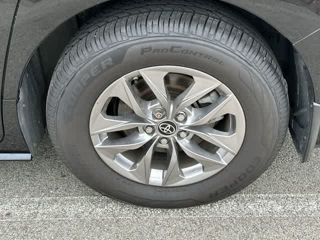 Used 2023 Toyota Sienna LE AWD/4WD image 5