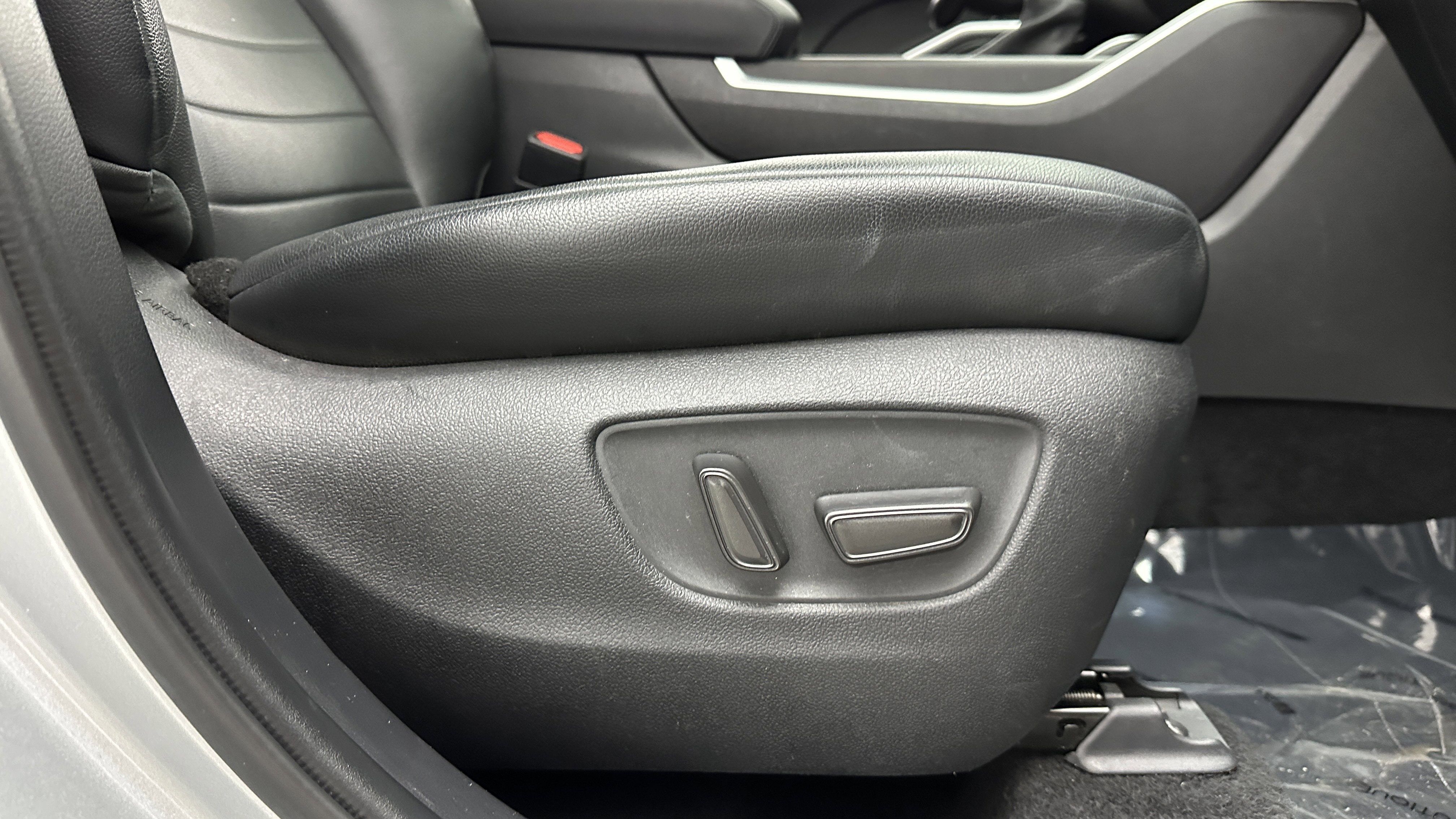 Used 2021 Toyota Highlander XLE image 39