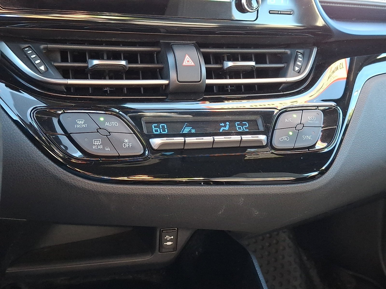 Used 2019 Toyota C-HR XLE FWD image 16