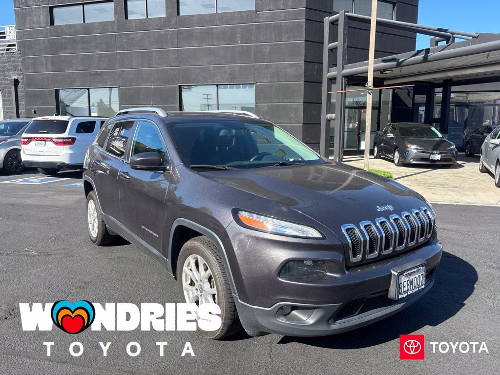 Used 2018 Jeep Cherokee Latitude Plus w/ Comfort/Convenience Group