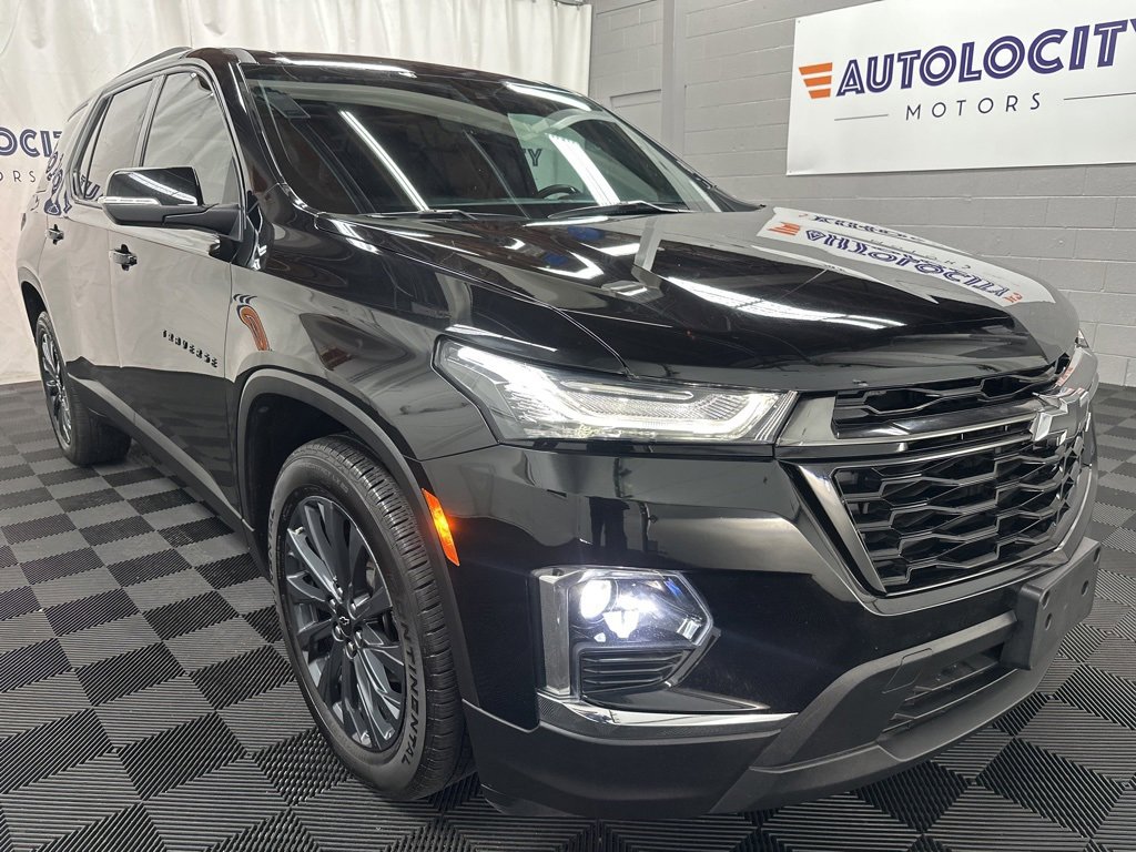 Used 2023 Chevrolet Traverse RS image 3