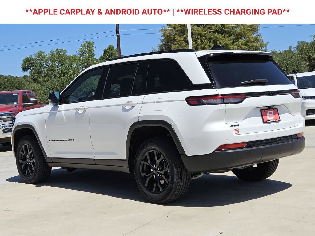 Used 2025 Jeep Grand Cherokee Altitude AWD/4WD image 6