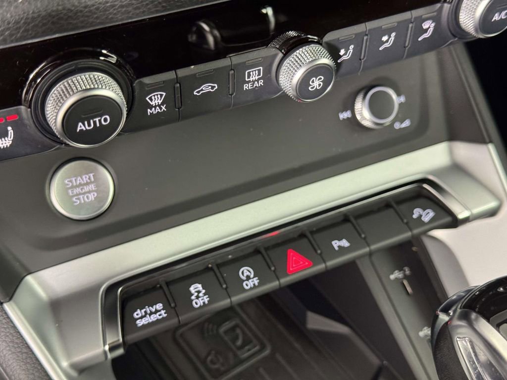 Used 2020 Audi Q3 2.0T Premium Plus w/ Premium Plus Package image 29