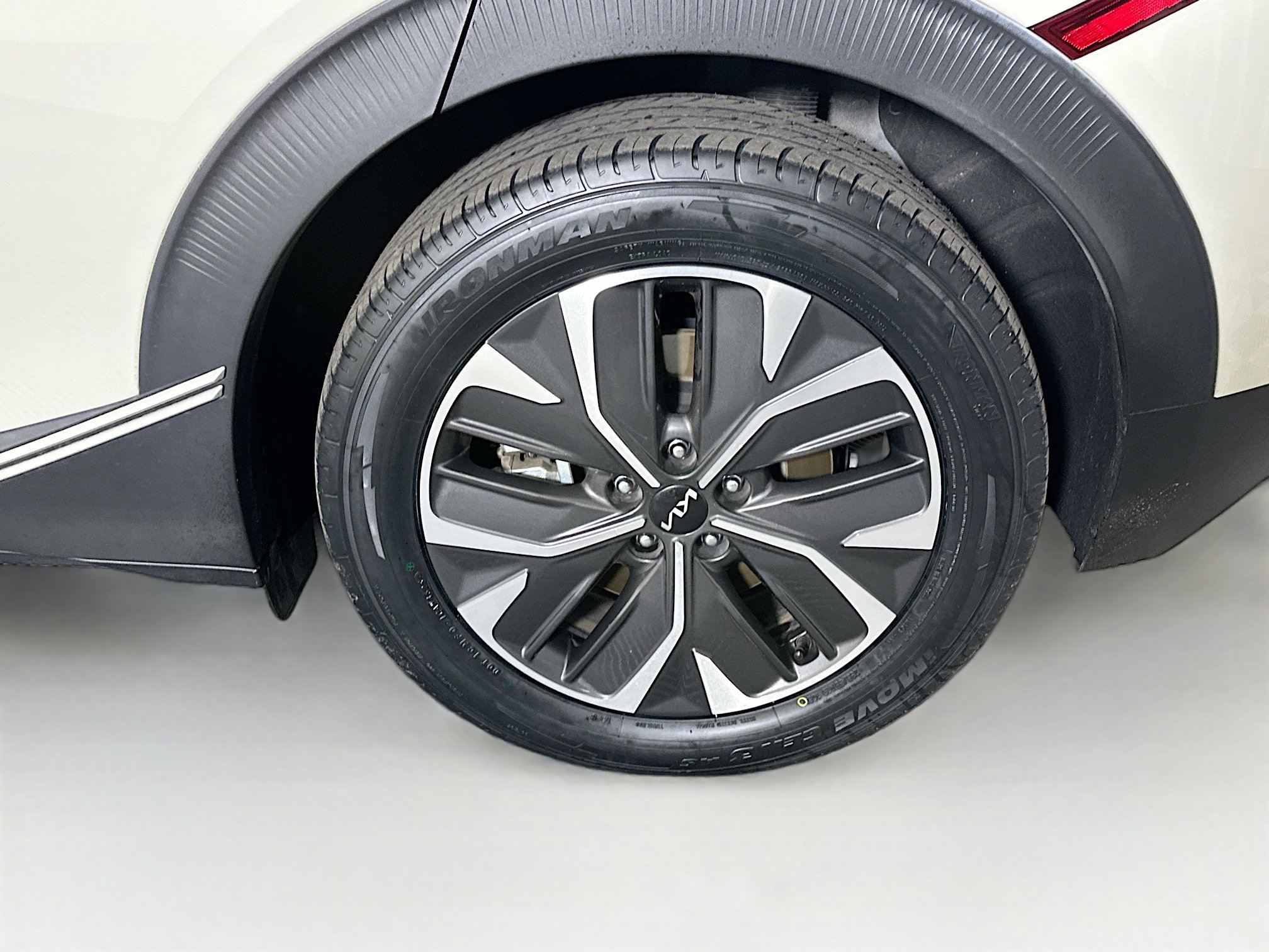 Used 2024 Kia EV6 Light image 11