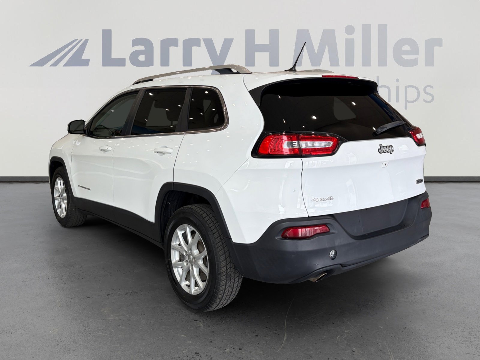 Used 2015 Jeep Cherokee Latitude w/ Cold Weather Group image 3