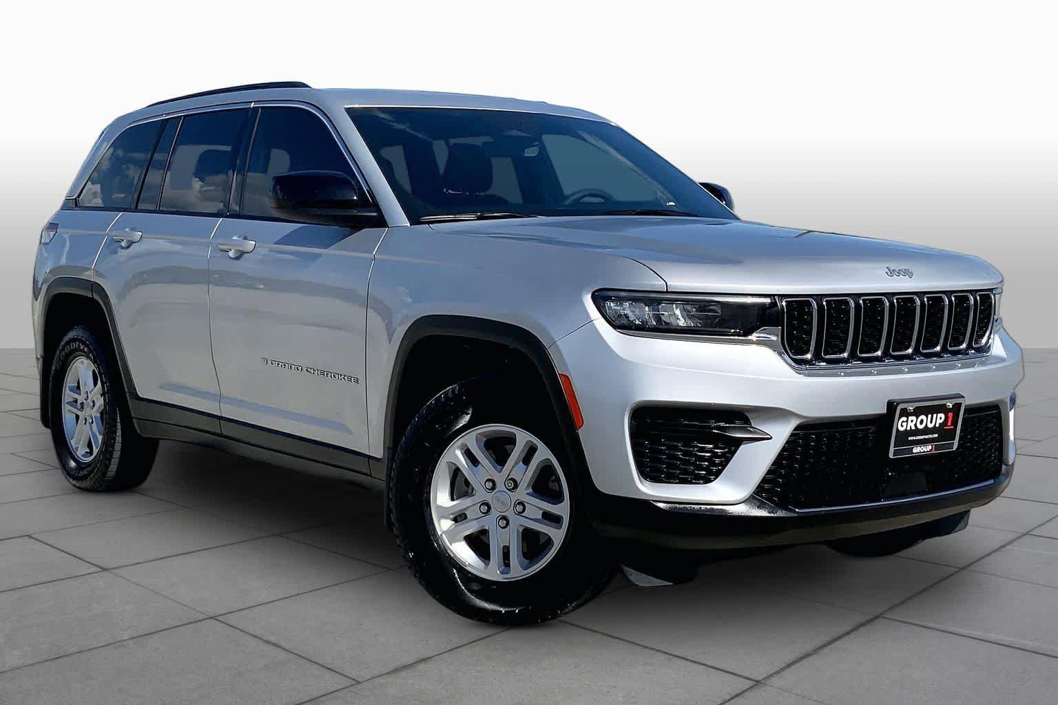 Used 2025 Jeep Grand Cherokee Laredo w/ MOPAR Finishing Package RWD image 3