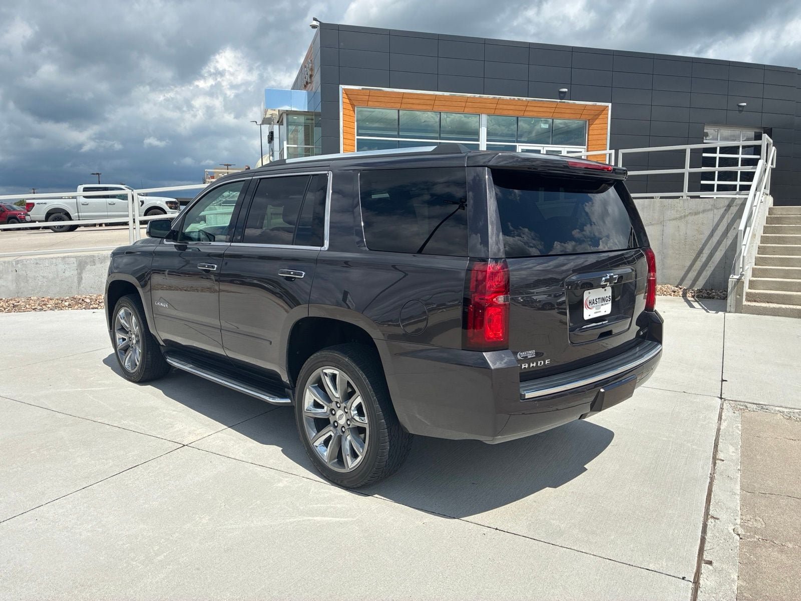 Used 2018 Chevrolet Tahoe Premier AWD/4WD image 3