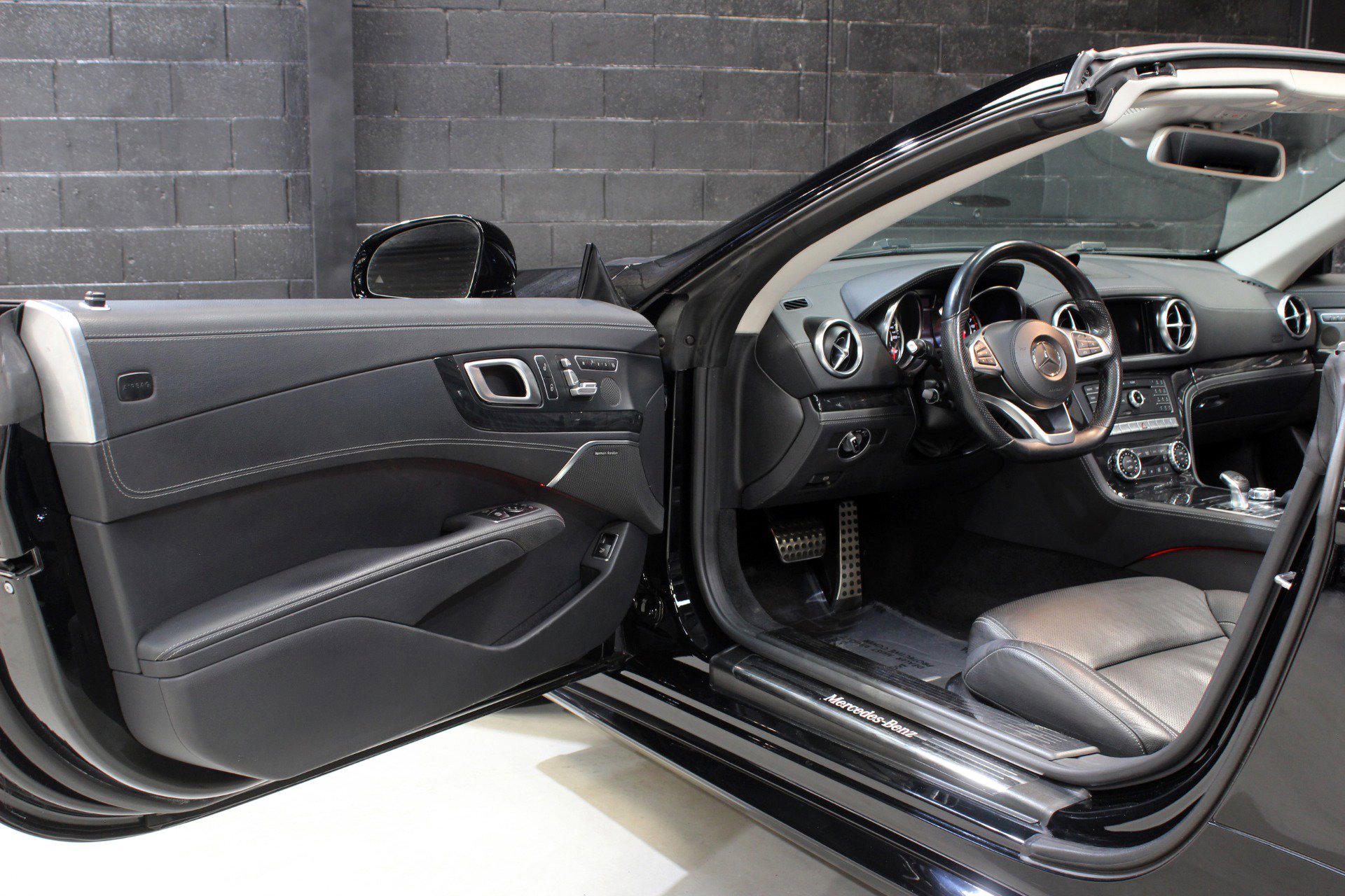 Used 2020 Mercedes-Benz SL 450 image 31