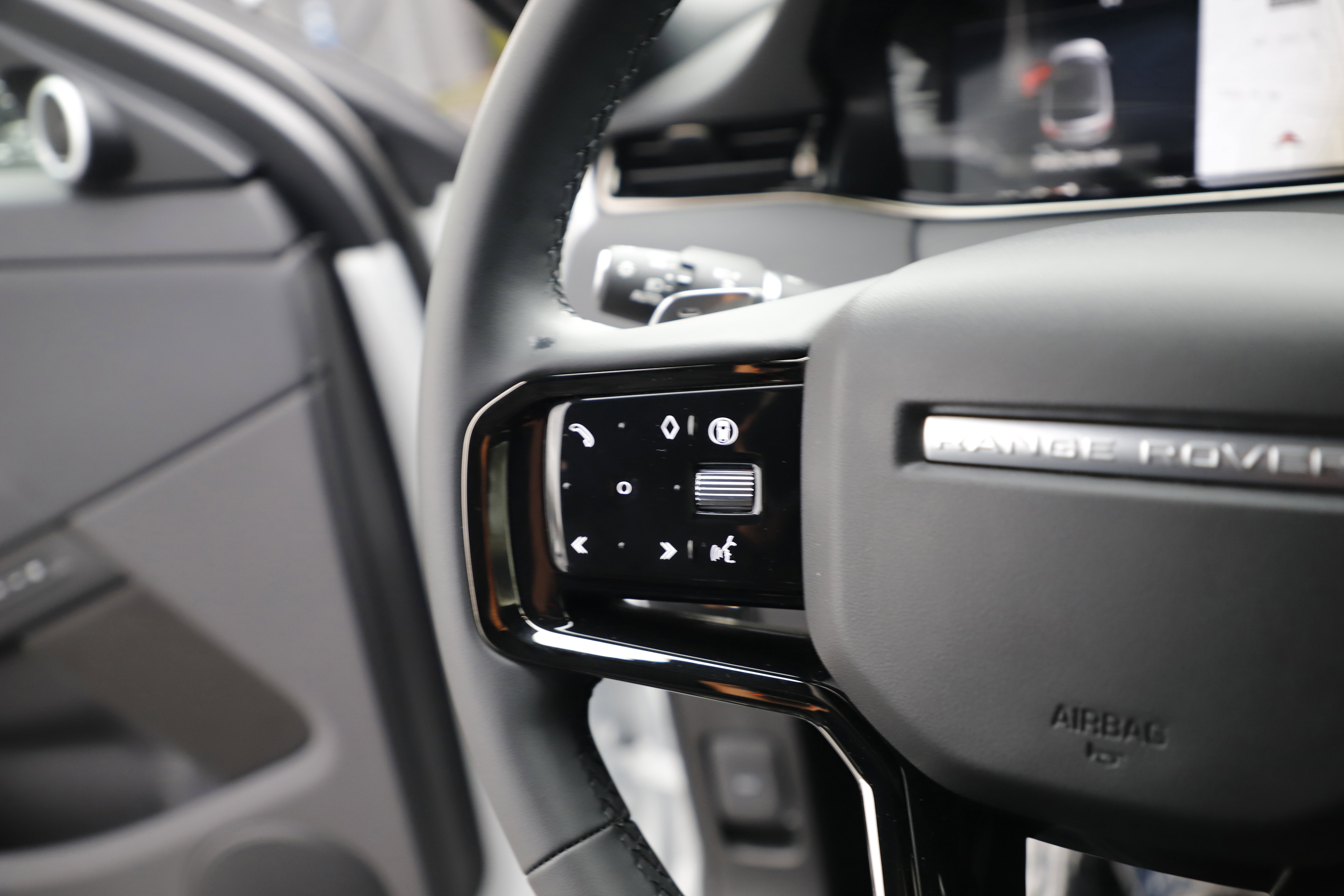 Certified 2025 Land Rover Range Rover Evoque S image 23