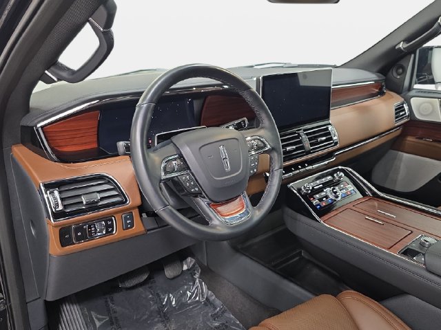 Certified 2024 Lincoln Navigator Reserve AWD/4WD image 13