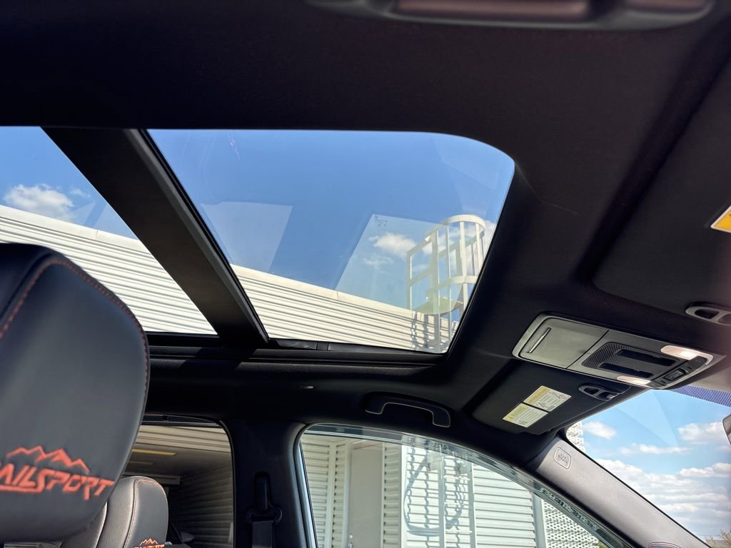 Used 2025 Honda Pilot TrailSport image 18