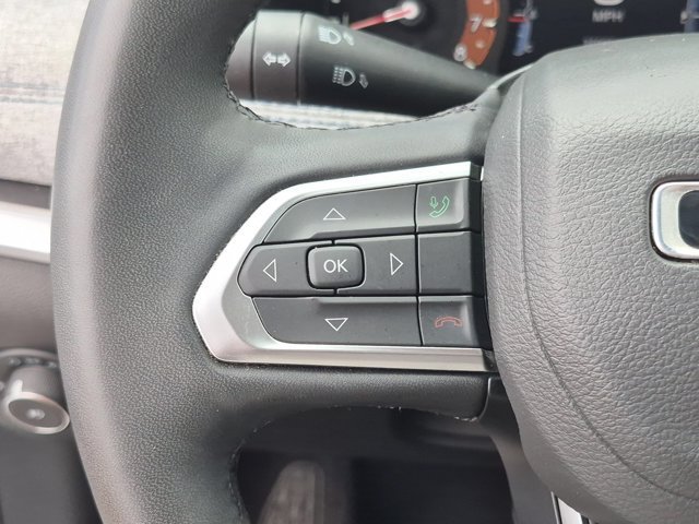 Used 2025 Jeep Compass Latitude w/ Sun & Sound Group AWD/4WD image 20