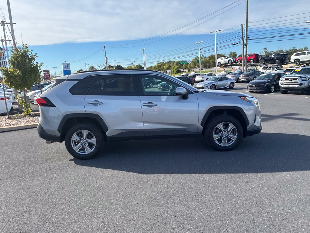 Used 2025 Toyota RAV4 XLE AWD/4WD image 6
