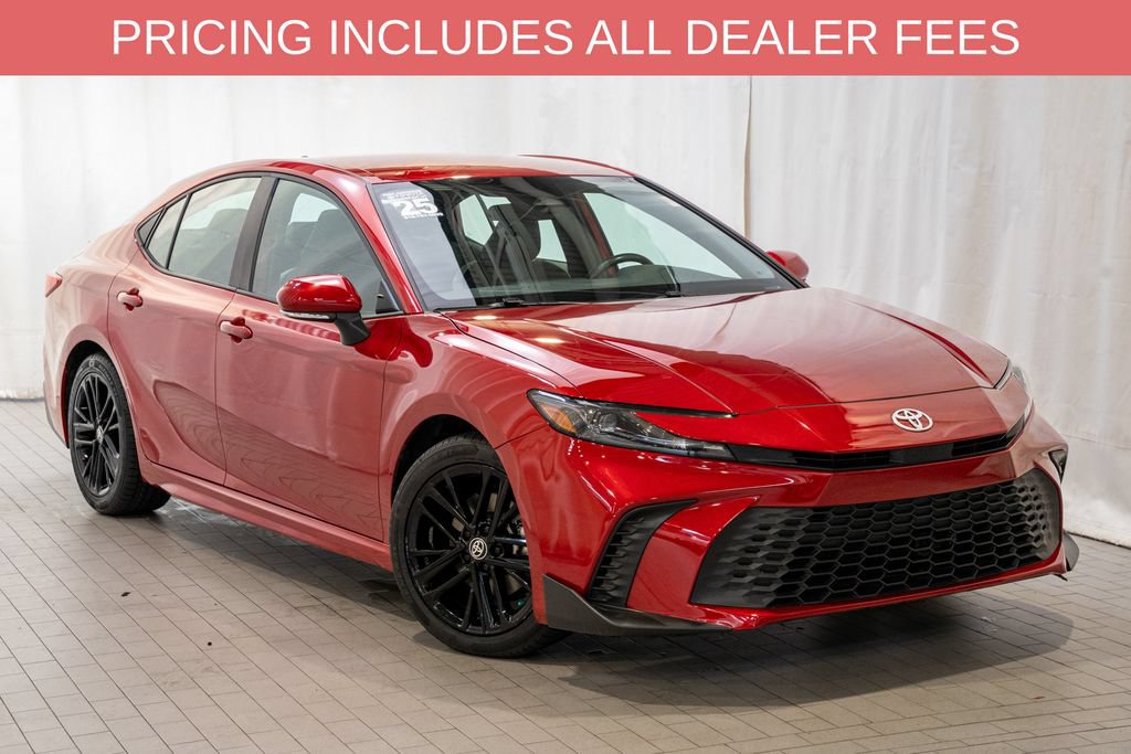 Used 2025 Toyota Camry SE FWD image 1