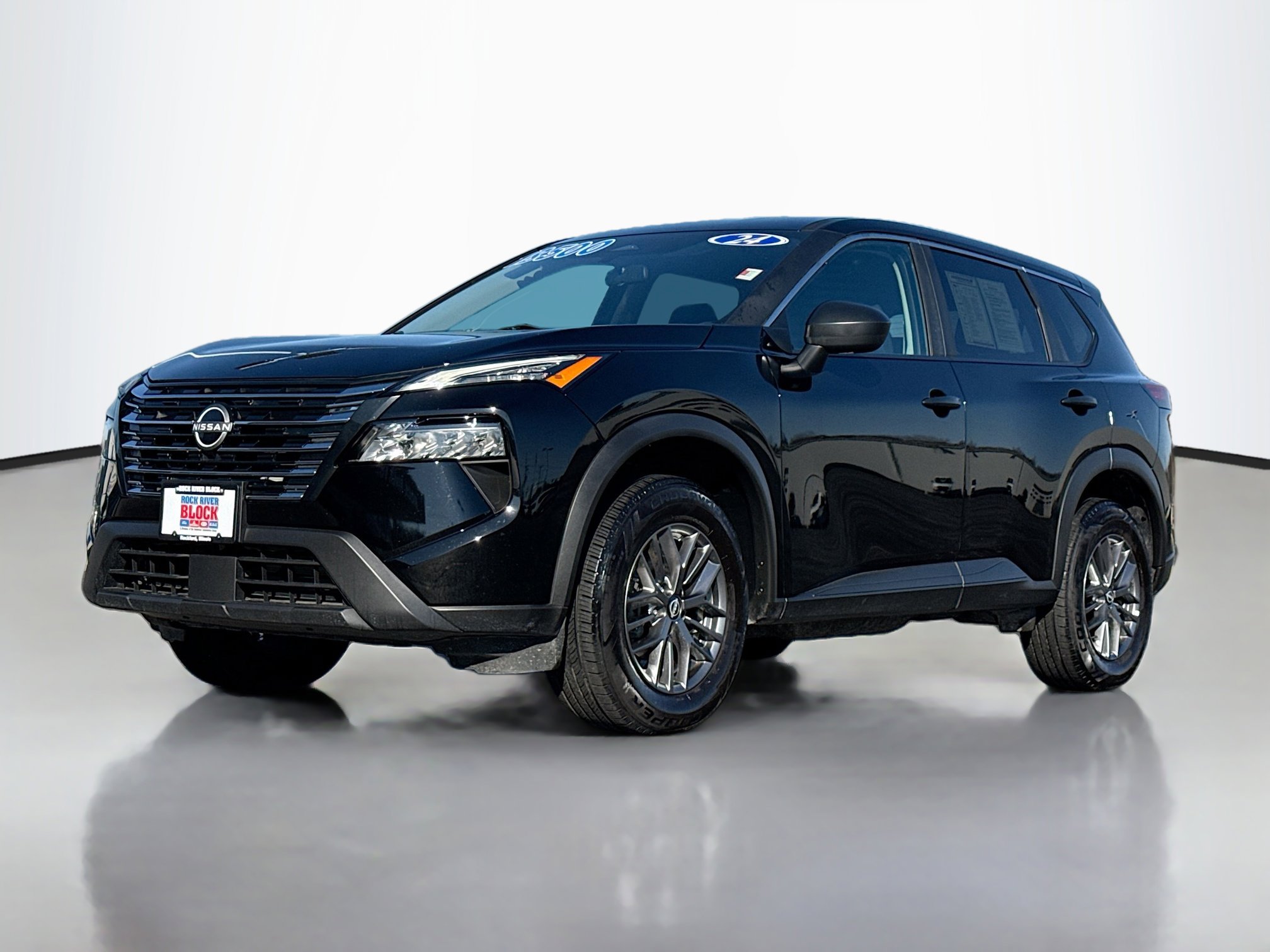 Used 2024 Nissan Rogue S AWD/4WD image 12