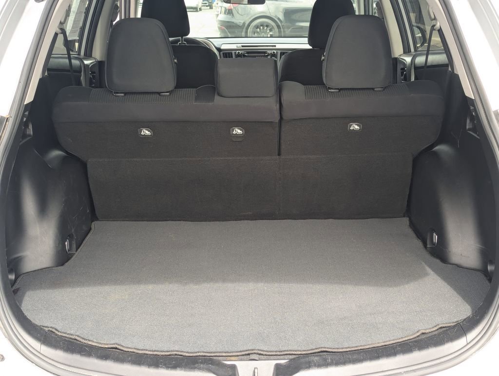 Used 2017 Toyota RAV4 LE FWD image 32