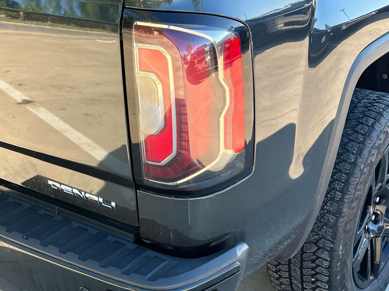 Used 2018 GMC Sierra 1500 Denali w/ Denali Ultimate Package image 12