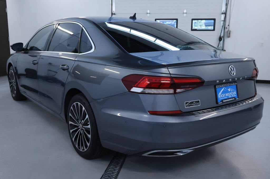 Used 2022 Volkswagen Passat 2.0T FWD image 5