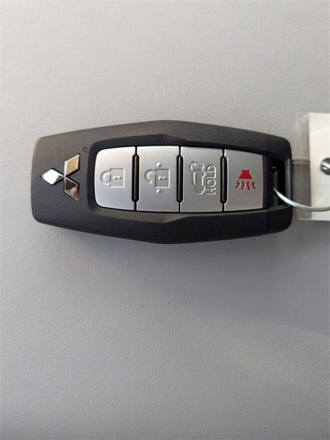 New 2025 Mitsubishi Outlander SE image 29