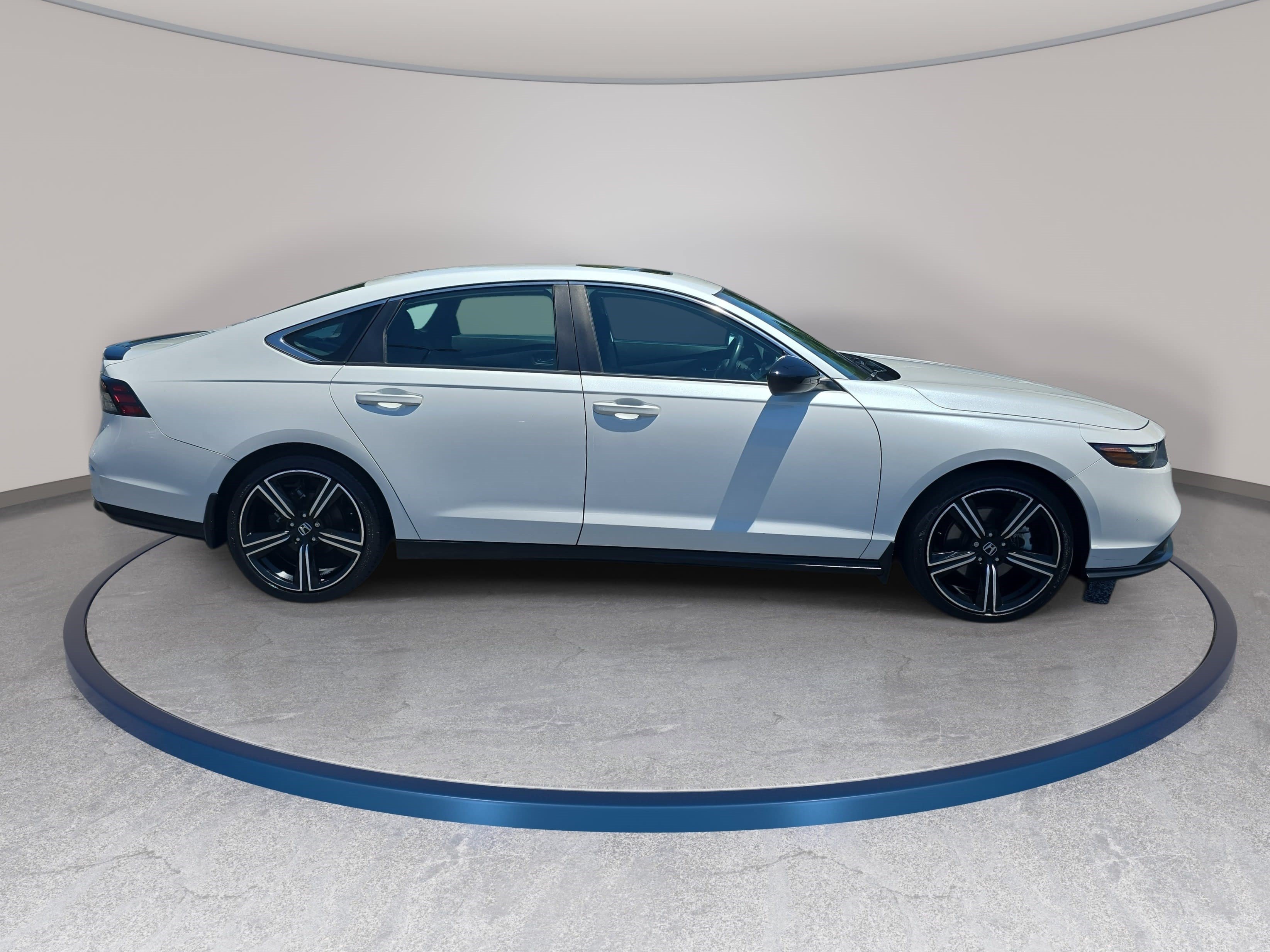 Used 2023 Honda Accord Sport image 4