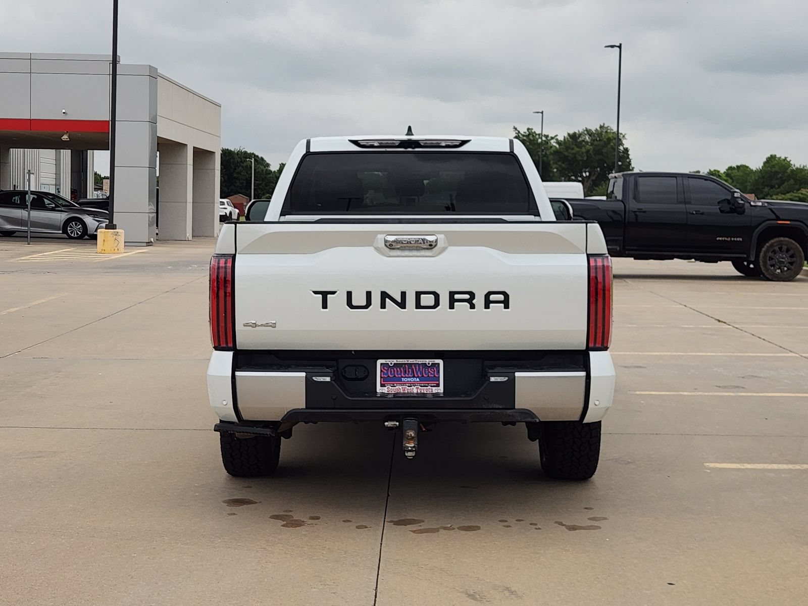 Used 2024 Toyota Tundra Limited AWD/4WD image 8