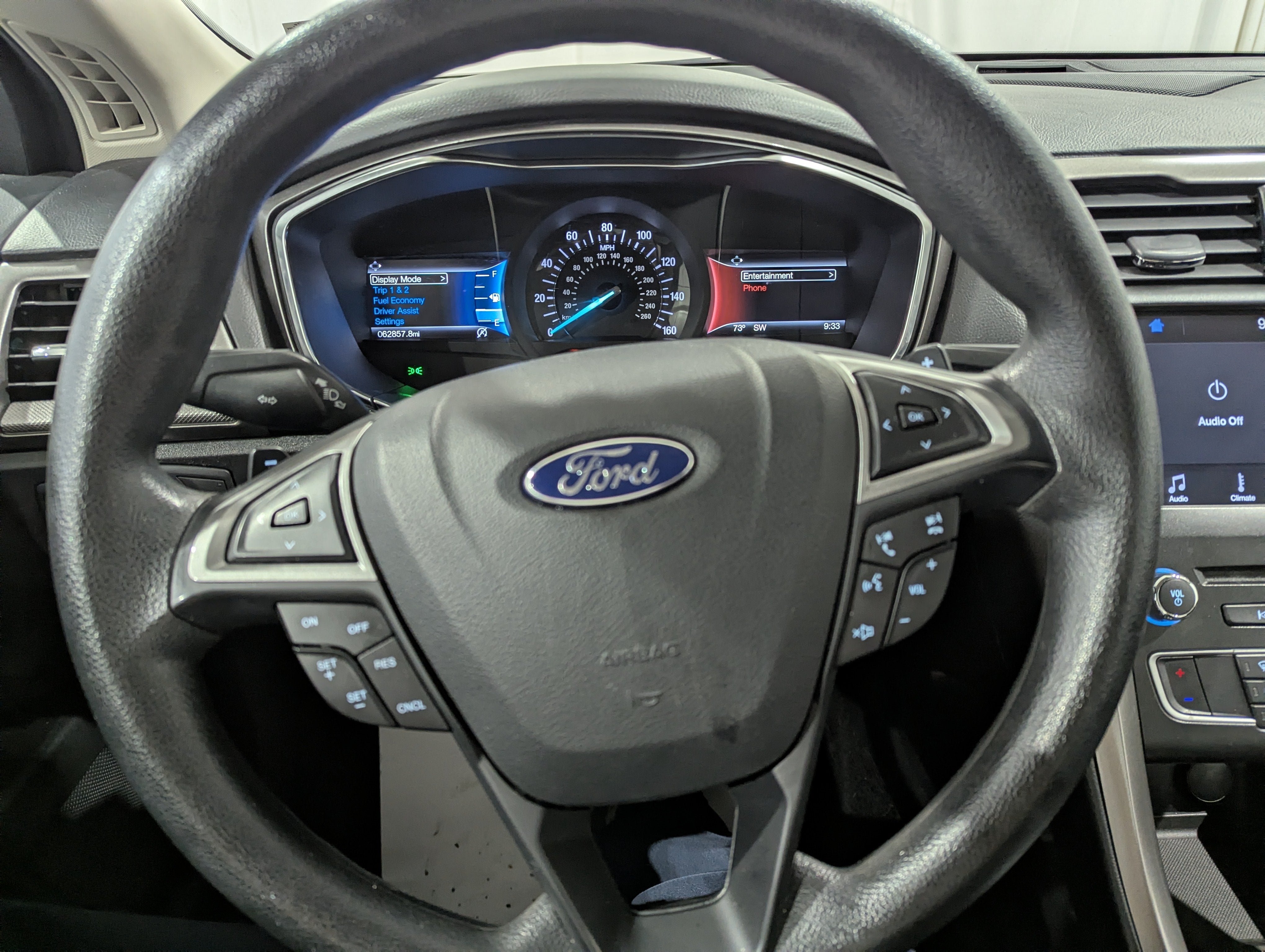 Used 2017 Ford Fusion SE w/ Fusion SE Technology Package FWD image 16